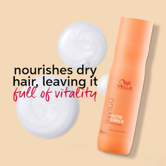 Eine Flasche des INVIGO Nutri-Enrich Shampoos.