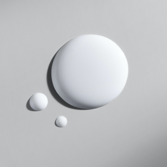 Drops of ULTIMATE REPAIR Protective Leave-In.