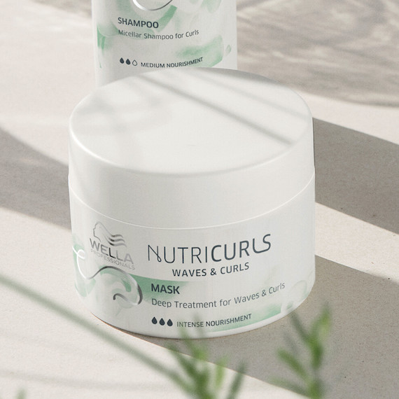 NutriCurls Mask on a white surface.