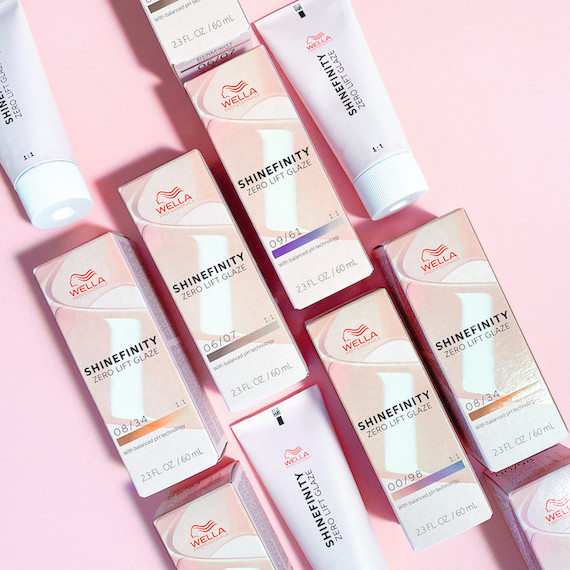 Schachteln mit Wella Shinefinity Glaze Toner.