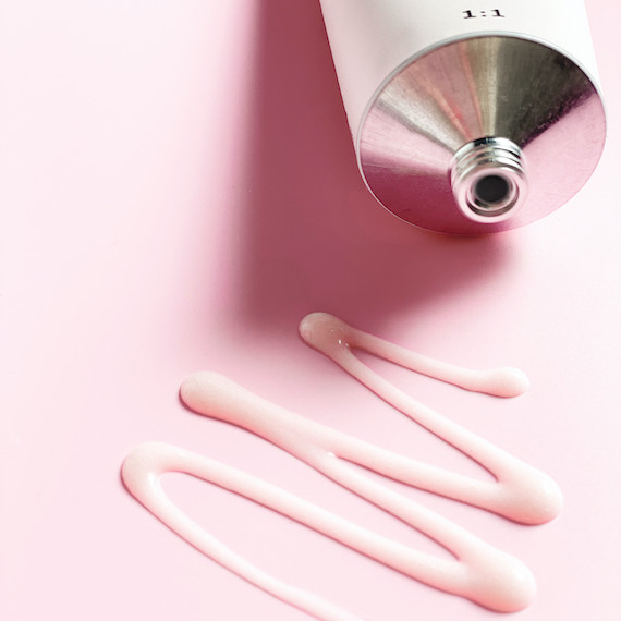 Ein Beispiel für den Wella Shinefinity-Glaze aus der Tube.