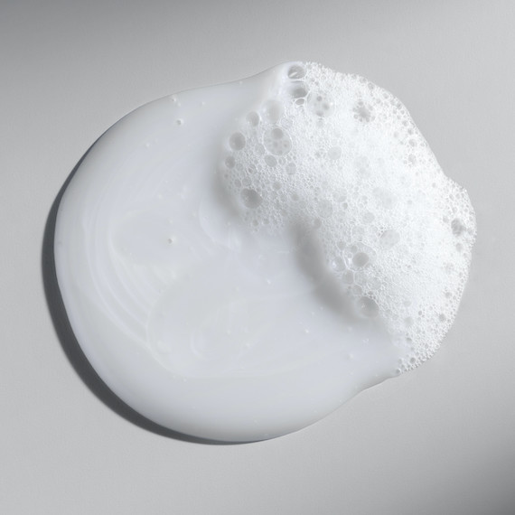A drop of ULTIMATE REPAIR Shampoo.