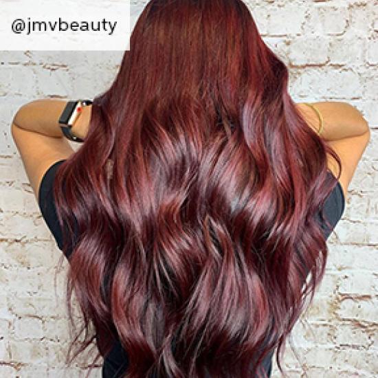 Bild von Black-Cherry-Haar, kreiert mit Wella Professionals