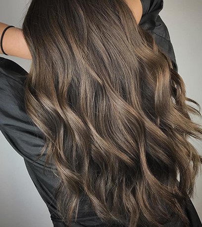 Gleichmäßiges Aschbalayage, kreiert mit Wella Professionals