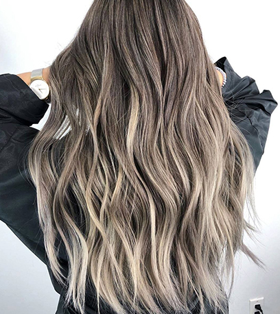Aschbalayage mit Tiefen, erstellt mit Wella Professionals