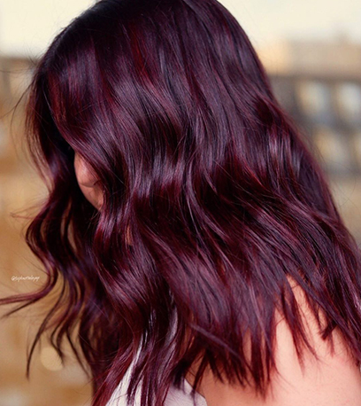 Bild von sattem Black-Cherry-Look, kreiert mit Wella Professionals